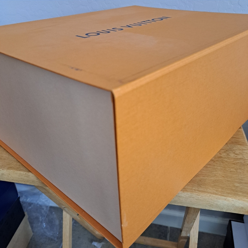 Extremely Large Louis Vuitton Magnetic Flap Lift Box (Empty) - Picture 3 of 16